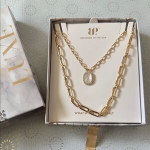 Gold Necklace Set with Pendant
